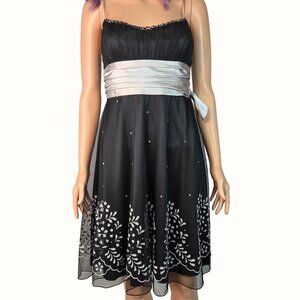 Teeze Me Black & Gray Sleeveless Dress W Embroidered Floral Pattern & Sash Med